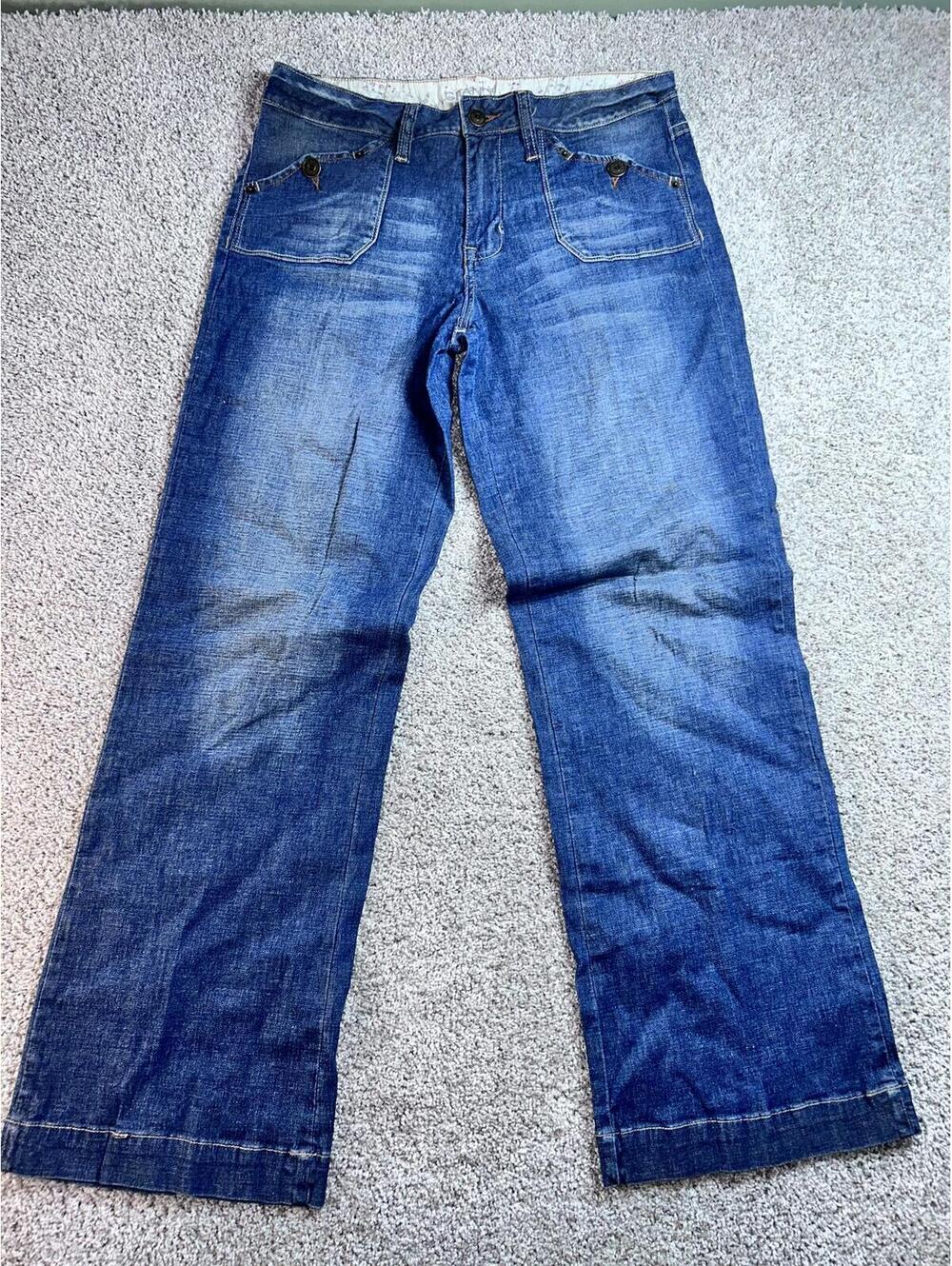 Blue Denim Jeans with Wide Leg and Front Pockets